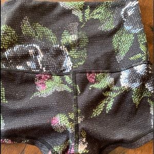 Lululemon roll over high rise shorts size 2